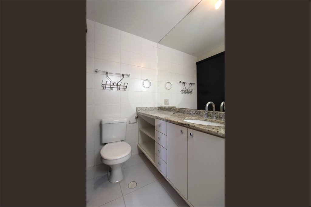 Apartamento à venda com 3 quartos, sendo 1 suíte,  em Vila Olímpia, São Paulo, SP