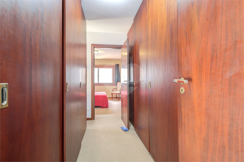 Casa à venda com 3 suítes no condomínio Canumá, São Paulo - SP