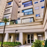 Apartamento com 2 quartos, 1 suíte, varanda gourmet, churrasqueira, lazer completo.