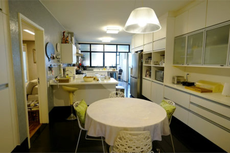 Apartamento à venda com 4 quartos, sendo 3 suítes, em Santo Amaro, São Paulo, SP