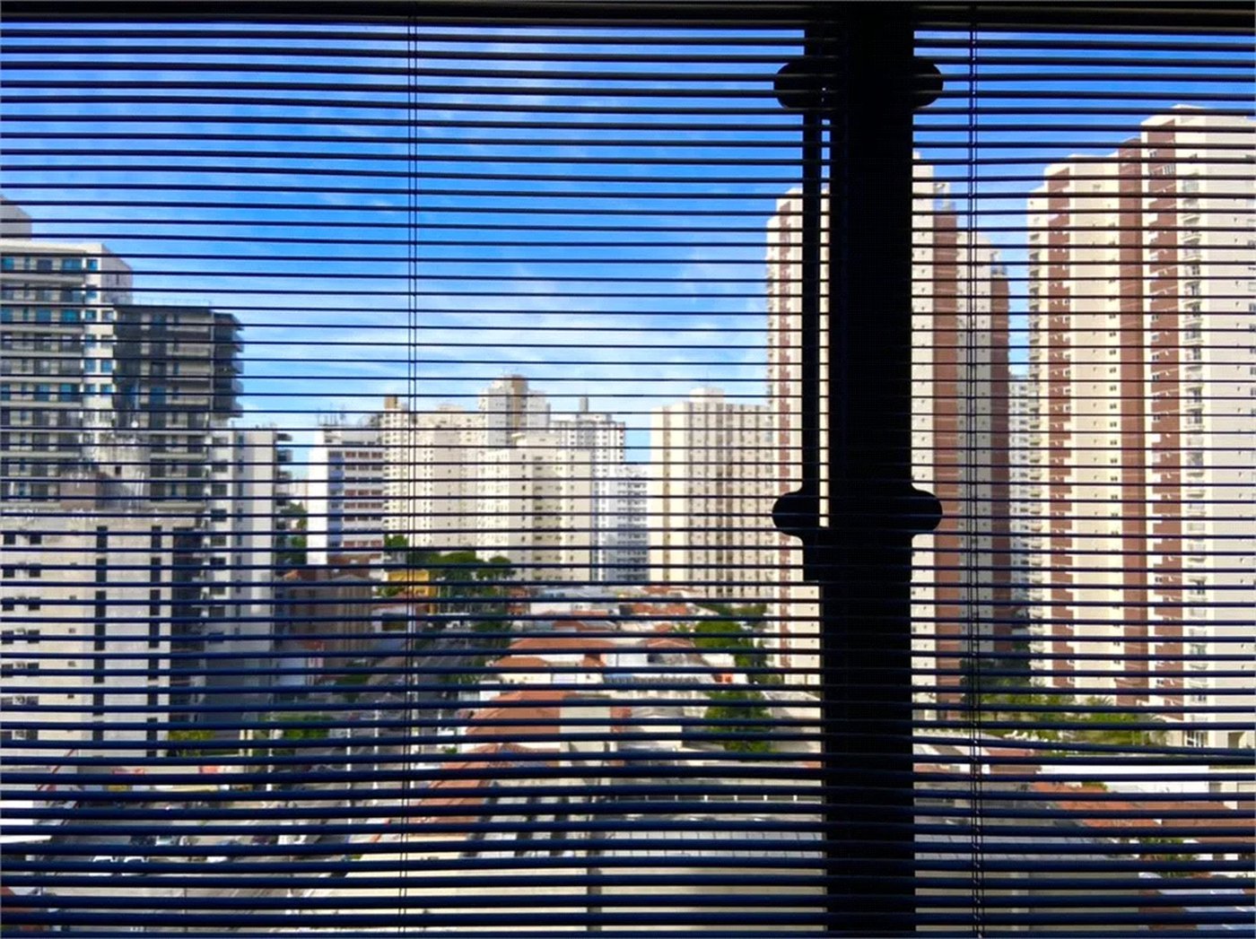 SALA COMERCIAL 55m2 Á VENDA NA VILA MARIANA (LADO DIREITO)