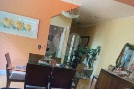 Sobrado na Mooca com 246m2 com 3 dorm e 2 vagas.