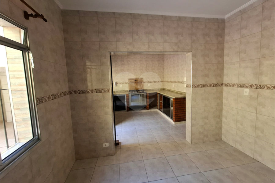 Sobrado à venda com 3 quartos no Brasilândia, São Paulo, SP
