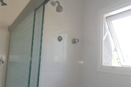 Casa à venda ou para alugar com 4 suítes em Chácaras São Carlos, Cotia, SP