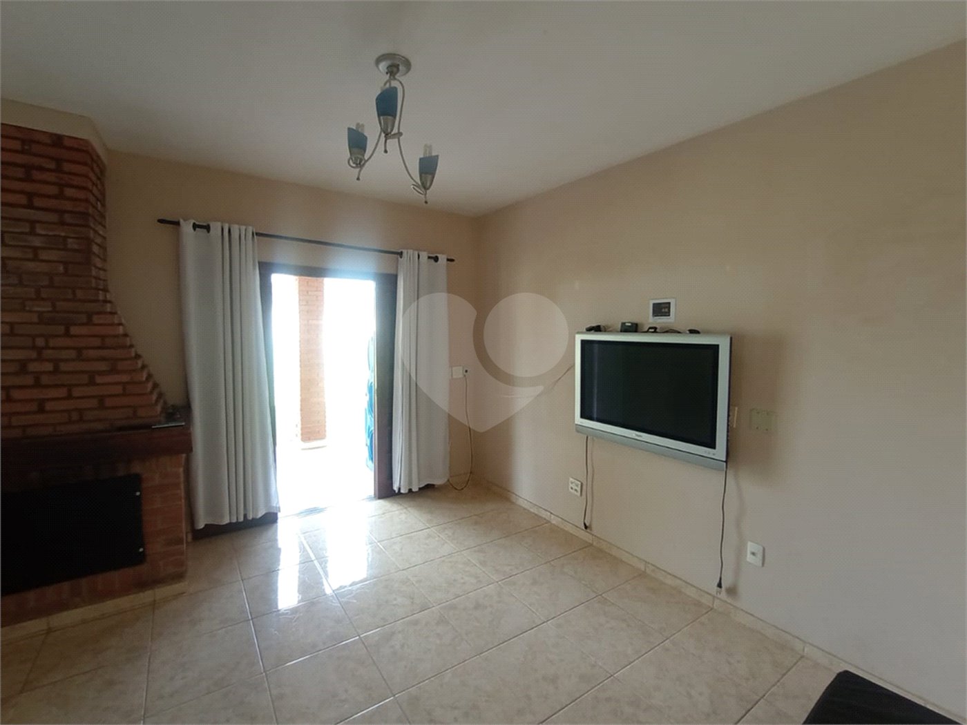Chácara à venda com 6 quartos, sendo 1 suíte,  em Cercadinho, Alambari, SP