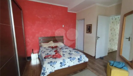 Sobrado à venda com 4 quartos em Bandeiras, Osasco, SP