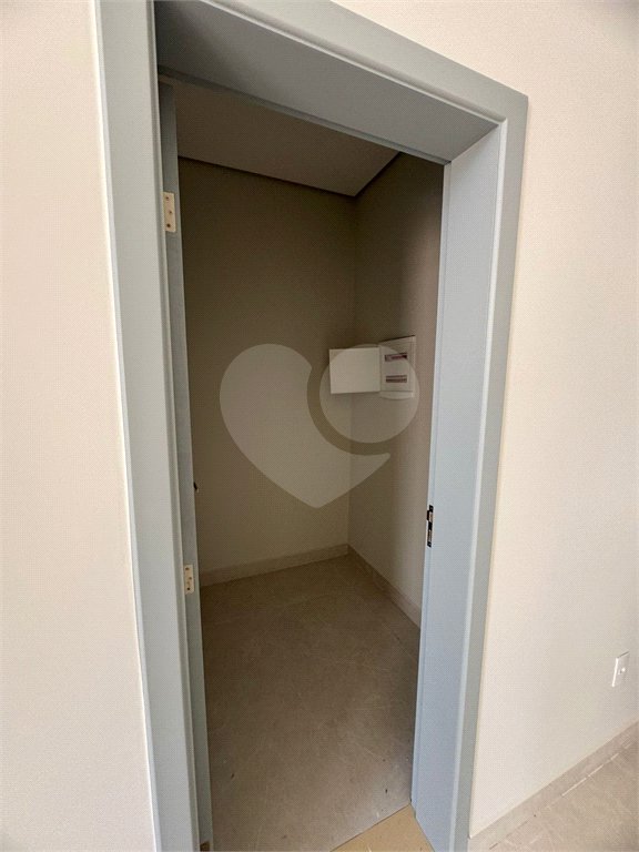 Casa à venda com 3 quartos, sendo 1 suíte, no condomínio Reserva Central Parque, Salto - SP