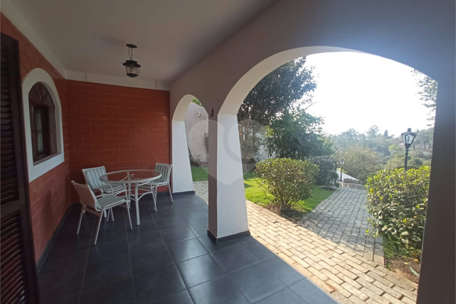 Casa à venda com 4 quartos, sendo 1 suíte, no condomínio Alpes da Cantareira, Mairiporã - SP