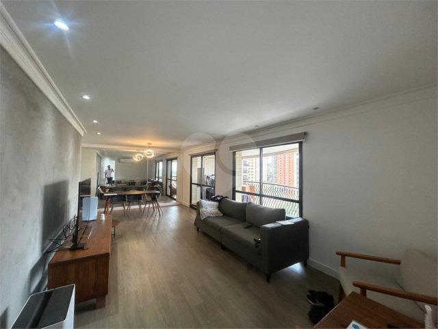 Apartamento à venda com 3 quartos, sendo 2 suítes,  em Alto da Boa Vista, São Paulo, SP