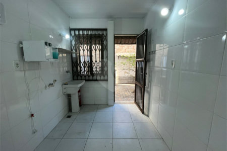 Casa à venda com 2 quartos, sendo 1 suíte, no condomínio Residencial Vale das Palmeiras, Rio de Janeiro - RJ