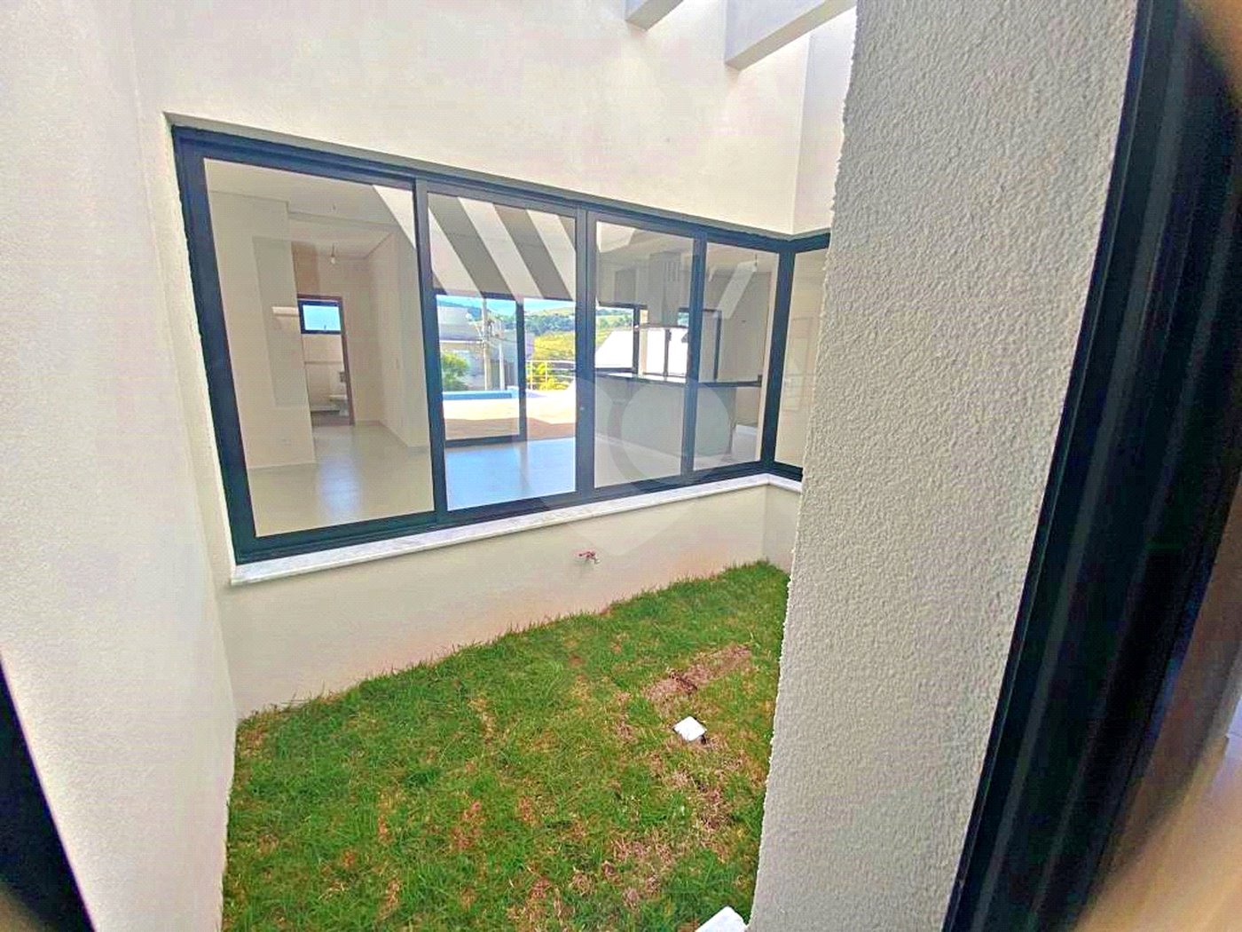 Casa à venda com 3 suítes no condomínio Santa Isabel I, Louveira - SP