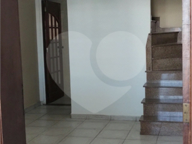 Sobrado à venda com 4 quartos, sendo 1 suíte,  em Vila Nivi, São Paulo, SP