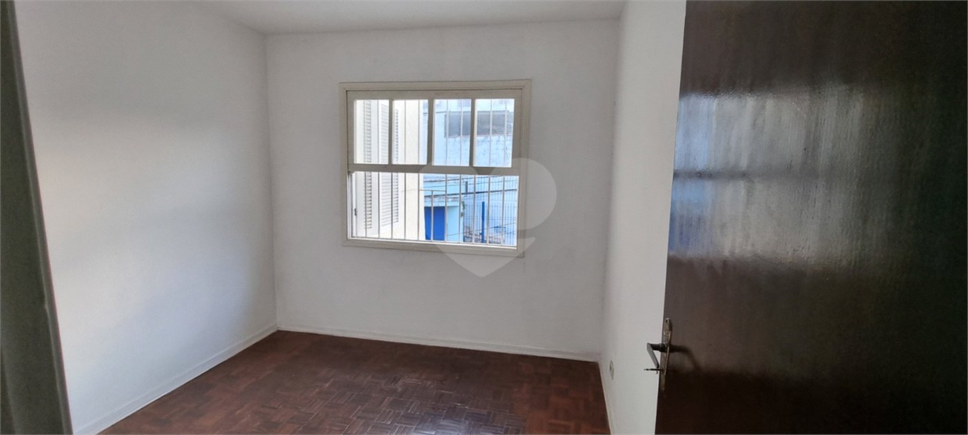 Casa à venda com 3 quartos, sendo 1 suíte,  em Jardim Rosa Maria, São Paulo, SP