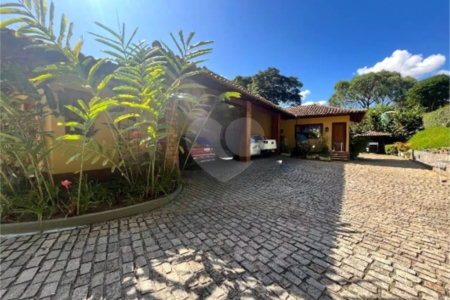 Casa à venda com 4 suítes no condomínio Quinta do Lago, Petrópolis - RJ