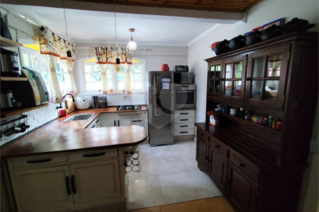Casa à venda com 3 quartos, sendo 1 suíte, no condomínio Caconde, São Bernardo do Campo - SP