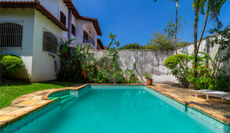 Casa de Vila à venda com 4 quartos, sendo 2 suítes, em Alto da Boa Vista, São Paulo, SP