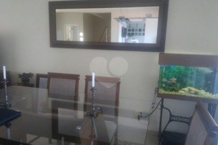 Casa à venda com 3 quartos, sendo 1 suíte, no condomínio Algarve Residencial, São Paulo - SP