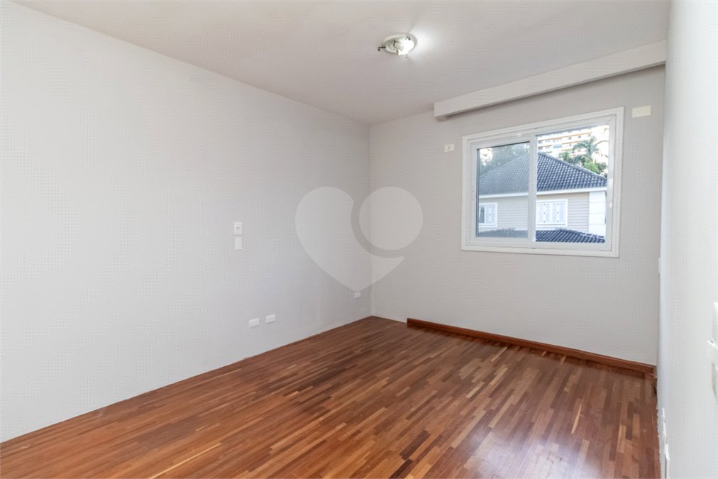 Casa à venda com 4 quartos, sendo 3 suítes, no condomínio Village Place, São Paulo - SP