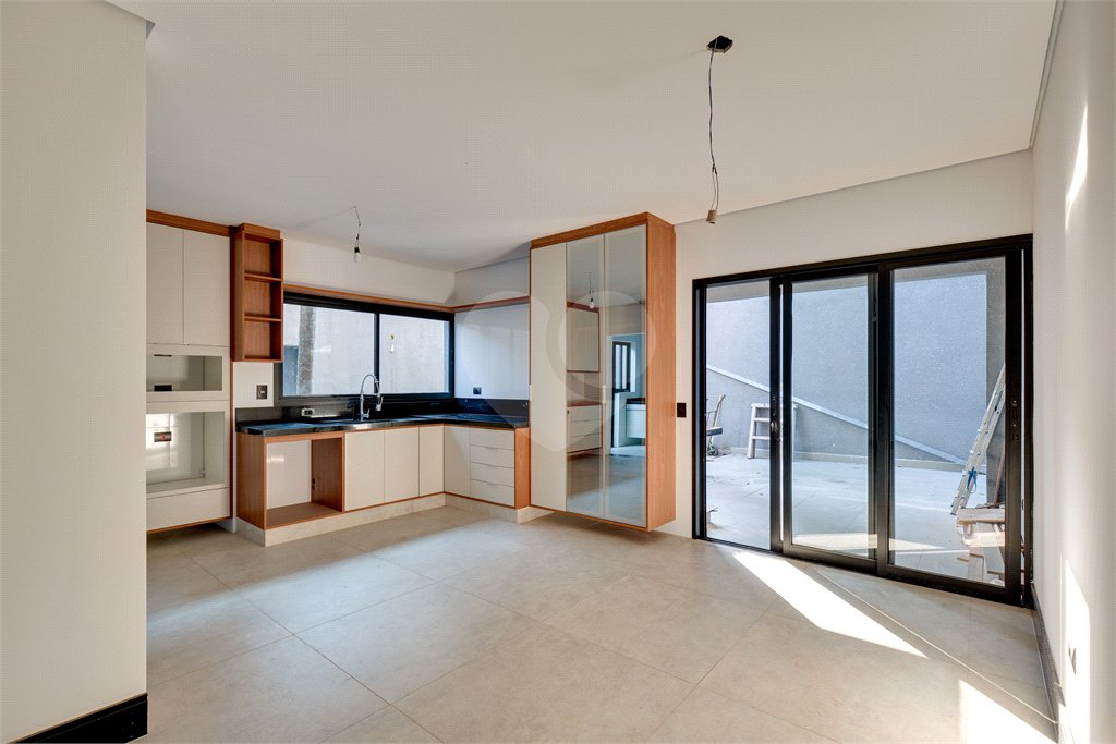 Casa à venda com 4 suítes no condomínio Reserva Robélia, São Paulo - SP