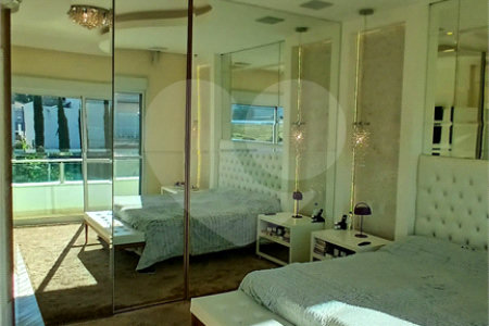 Casa à venda com 3 suítes no condomínio Figueira Garden, Atibaia - SP