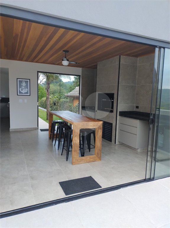 Casa à venda com 4 quartos, sendo 2 suítes, no condomínio Alpes da Cantareira, Mairiporã - SP