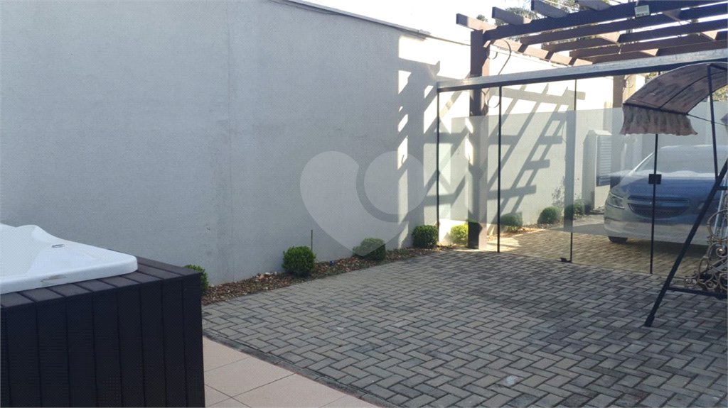 Casa à venda com 4 suítes no condomínio Vila Inglesa, Atibaia - SP