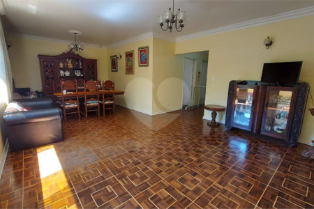 Casa à venda com 4 quartos, sendo 2 suítes, em Jardim São Caetano, São Caetano do Sul, SP