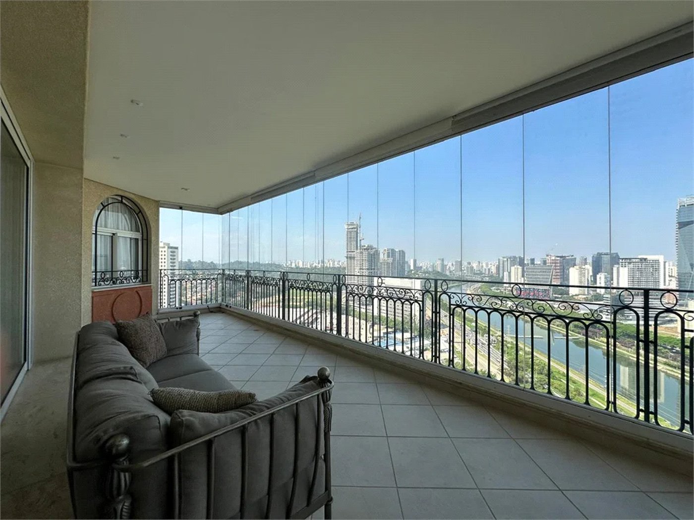 Apartamento para alugar com 4 suítes em Jardim Fonte do Morumbi, São Paulo, SP