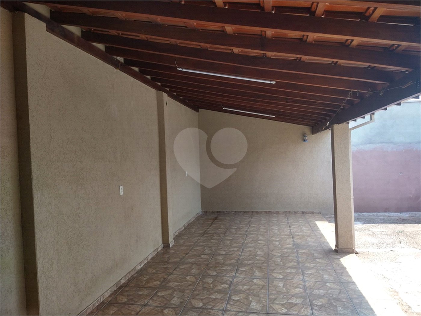 Casa Térrea com 2 dormitórios.