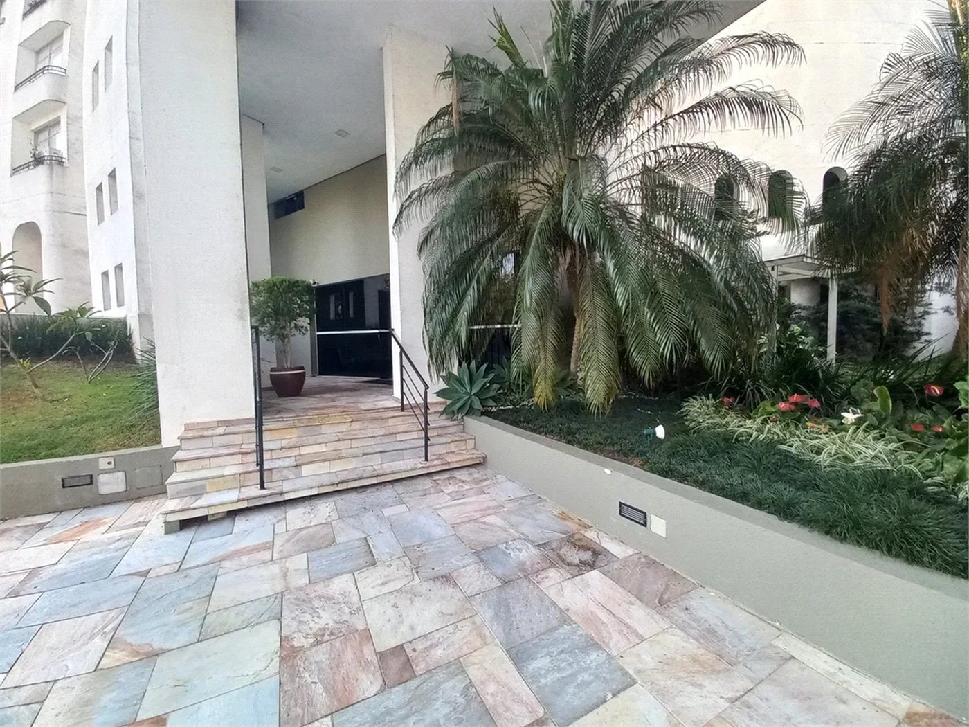 Apartamento à venda com 3 quartos, sendo 1 suíte,  em Vila Andrade, São Paulo, SP