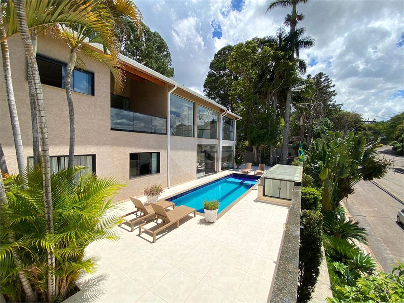 Casa à venda com 4 suítes em Vila Santista, Atibaia, SP