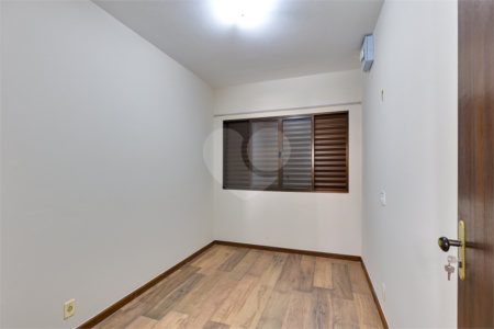 Casa Térrea à venda com 4 quartos, sendo 2 suítes, em Alto da Boa Vista, São Paulo, SP