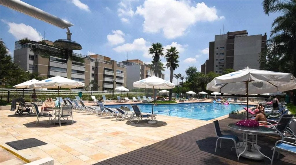 Cobertura à venda com 3 quartos, sendo 2 suítes,  em Paraíso do Morumbi, São Paulo, SP