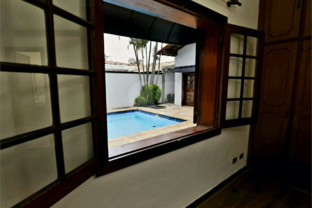 Casa à venda com 4 quartos, sendo 2 suítes, em Jardim São Bento, São Paulo, SP