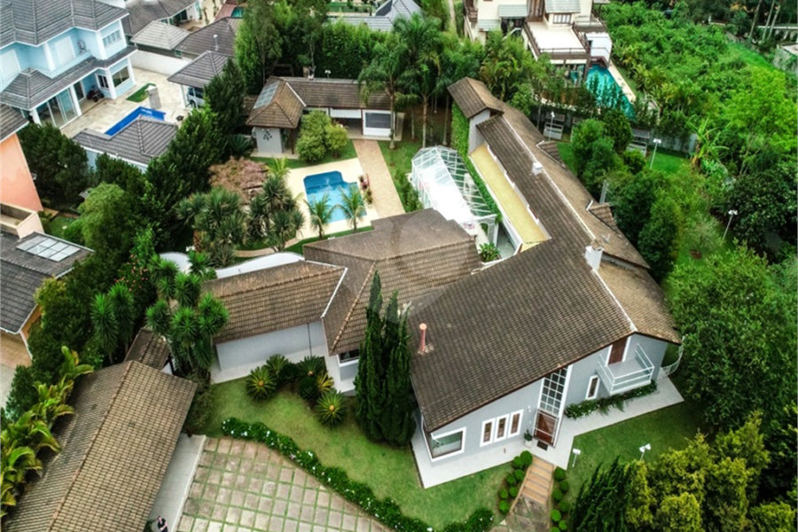 Casa à venda com 5 suítes no condomínio Suíça da Cantareira, Mairiporã - SP