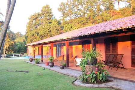 Casa em condomínio à venda ou para alugar com 4 quartos, sendo 2 suítes, em Caixa D´água, Vinhedo, SP