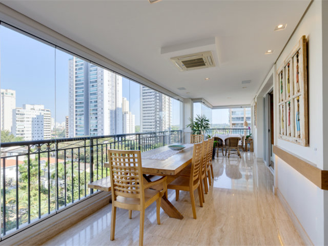 Apartamento à venda com 4 quartos, sendo 2 suítes,  em Campo Belo, São Paulo, SP