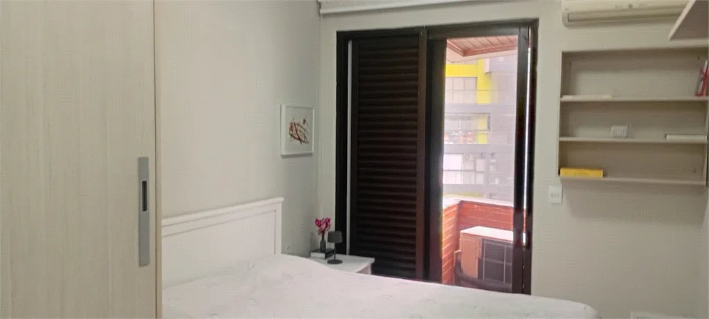 Apartamento à venda com 3 quartos, sendo 1 suíte,  em Vila Andrade, São Paulo, SP