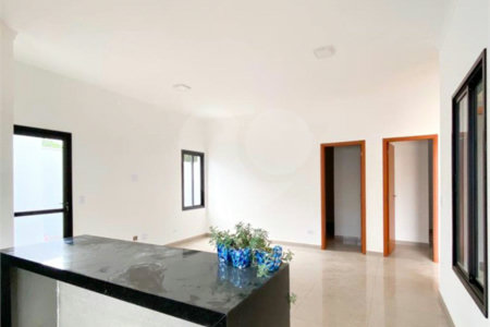 Casa à venda com 2 quartos, sendo 1 suíte, no condomínio Residencial Beija Flor, Atibaia - SP