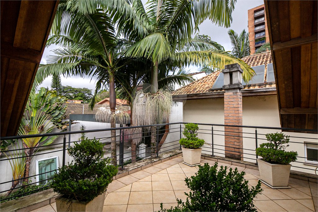 Casa à venda com 5 quartos, sendo 4 suítes, no condomínio Villa de Monterey, São Paulo - SP
