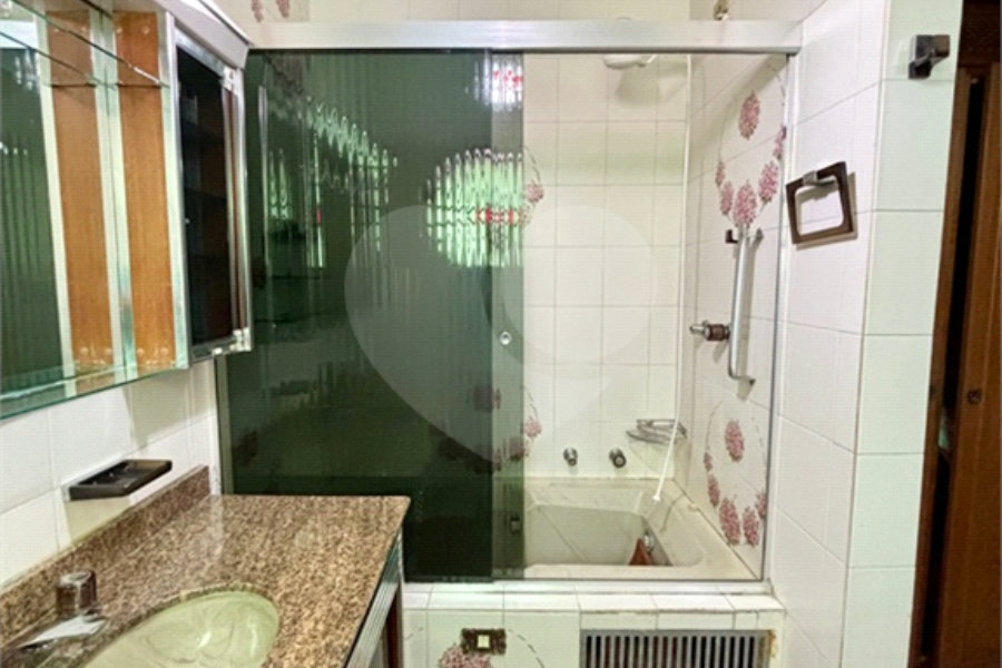 Sobrado à venda com 5 quartos, sendo 2 suítes, em Vila Albertina, São Paulo, SP