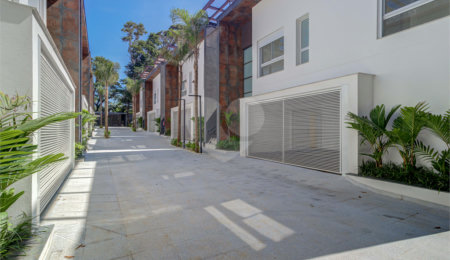 Casa à venda ou para alugar com 3 suítes no condomínio Jardim Flora, São Paulo - SP