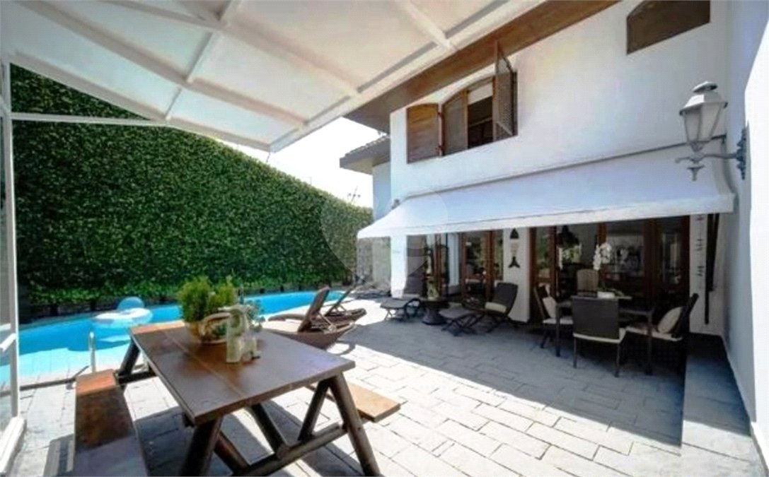 Casa à venda com 5 quartos, sendo 2 suítes,  em Jardim Everest, São Paulo, SP