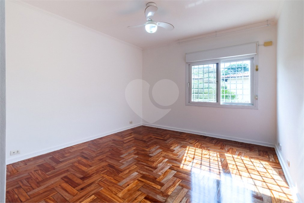 Sobrado à venda com 4 quartos, sendo 2 suítes, em Alto de Pinheiros, São Paulo, SP