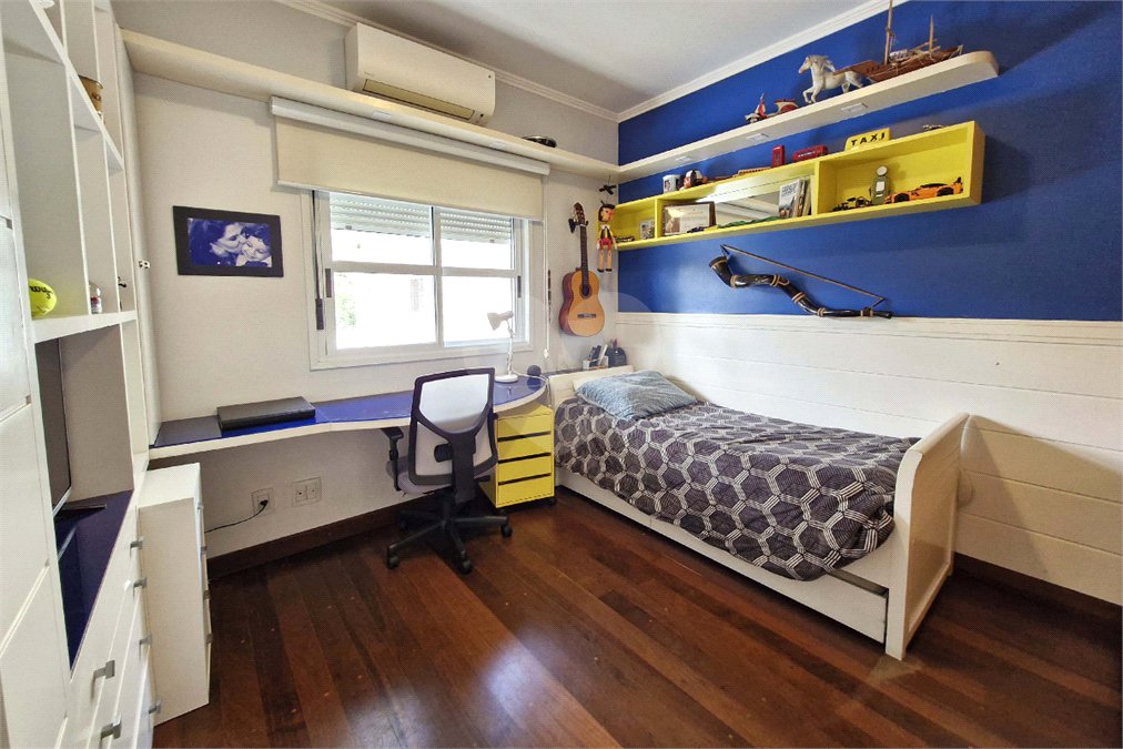 Casa à venda com 4 quartos, sendo 3 suítes,  no condomínio Le Lis Vert Village, São Paulo - SP