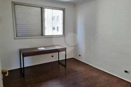 Apartamento à venda ou para alugar com 3 quartos, sendo 1 suíte, em Moema, São Paulo, SP