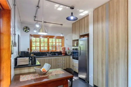 Casa à venda com 4 quartos, sendo 2 suítes,  em Granja Viana, Cotia, SP