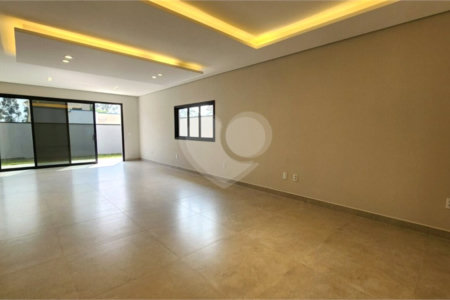 Casa à venda com 3 suítes no condomínio Vita Verdi, Valinhos - SP
