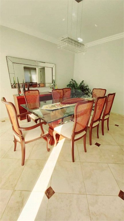 Casa à venda com 3 suítes no condomínio Residencial Parque Arco-íris, Atibaia - SP