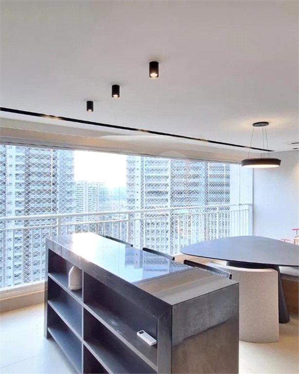 Apartamento à venda com 4 quartos, sendo 2 suítes,  em Vila Anastácio, São Paulo, SP
